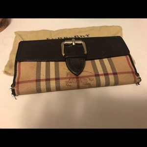 Very used condition Burberry Wallet. 100% auth